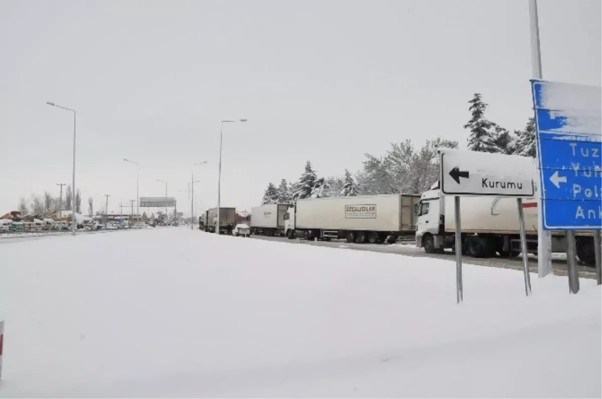 Trafiğe Kapalı Kalan Afyonkarahisar-Konya Yolu 12 Saat Sonra Açıldı