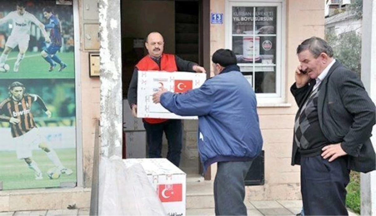 Yangınzede Vatandaşlara Kızılay\'dan Yardım