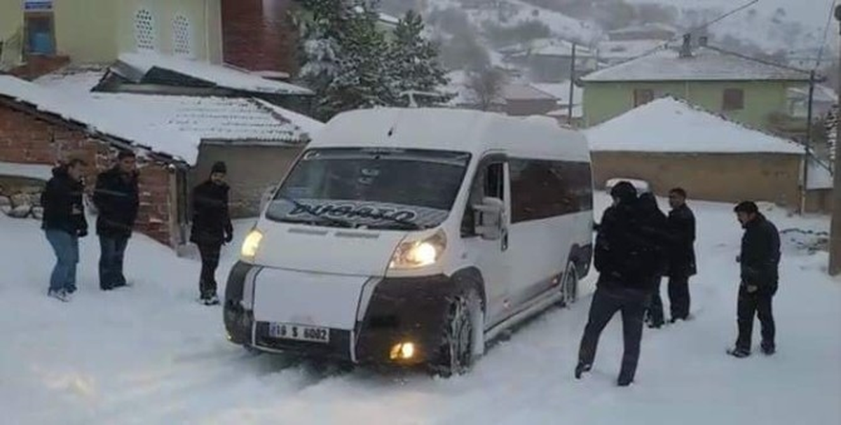 Yolda Kalan Öğretmenlere Zor Anlar Yaşattı