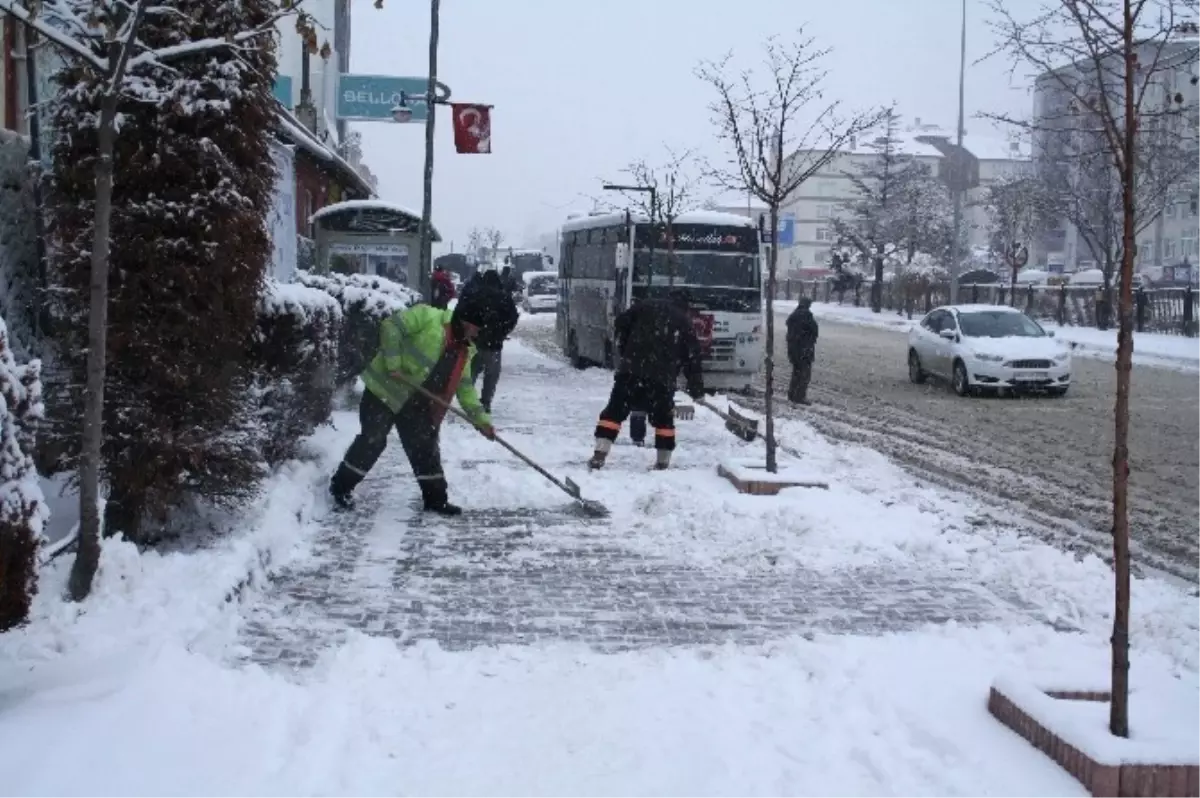 Yozgat\'ta Kar Yağışı Etkili Oluyor