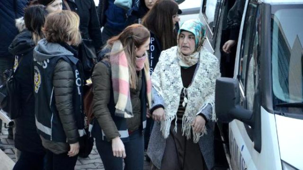 Zonguldak\'ta Fetö Şüphelisi 8 Kadın Adliyede (2)