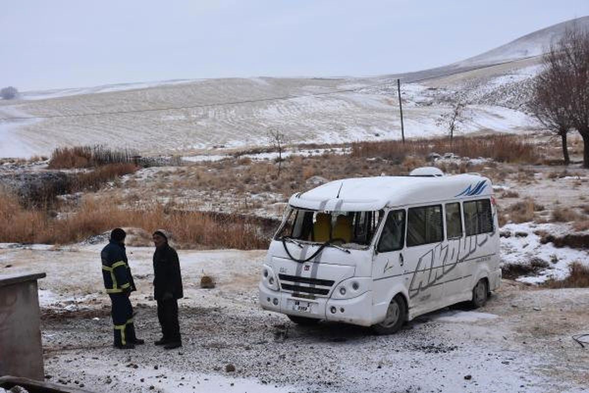 Aksaray\'da Öğrenci Servisi Devrildi: 5 Yaralı