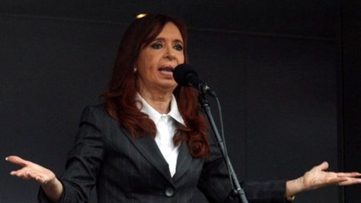 Arjantin Devlet Başkanına Taşlı Saldırı
