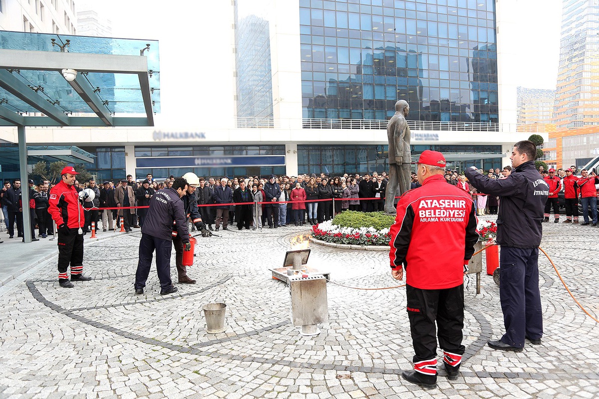 Ataşehir Belediyesi\'nde Yangın Tatbikatı