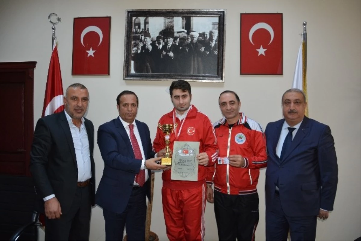 Başkan Toltar, Başarılı Sporcuyu Makamında Ağırladı