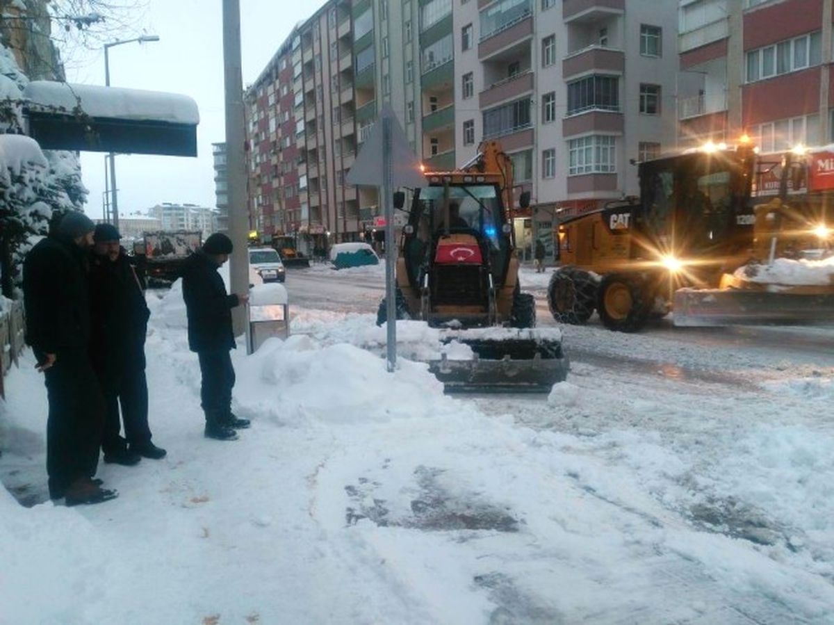 Başkan Tutal, Karla Mücadele Çalışmalarına Katıldı