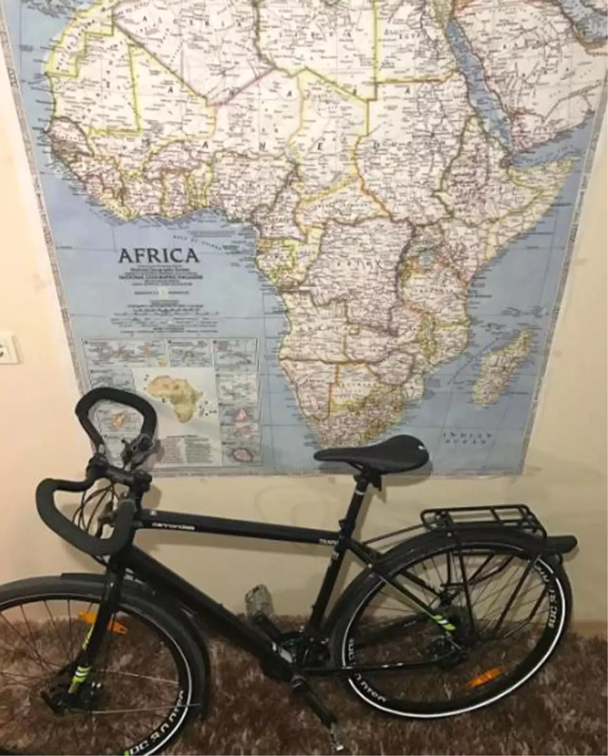 Beş parasız Afrika\'yı gezip, belgesel çekecek!