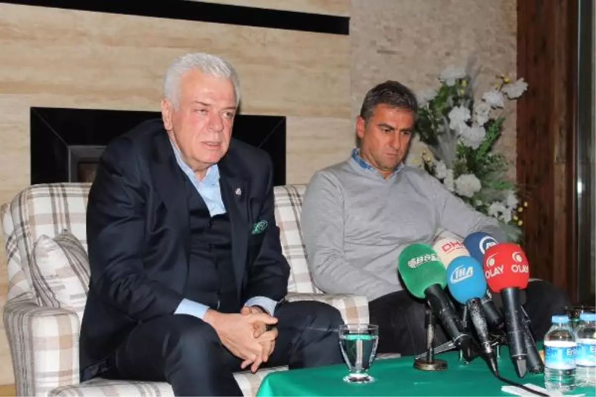 Bursaspor\'da Başkan ve Teknik Direktör Basın Toplantısında Konuştu