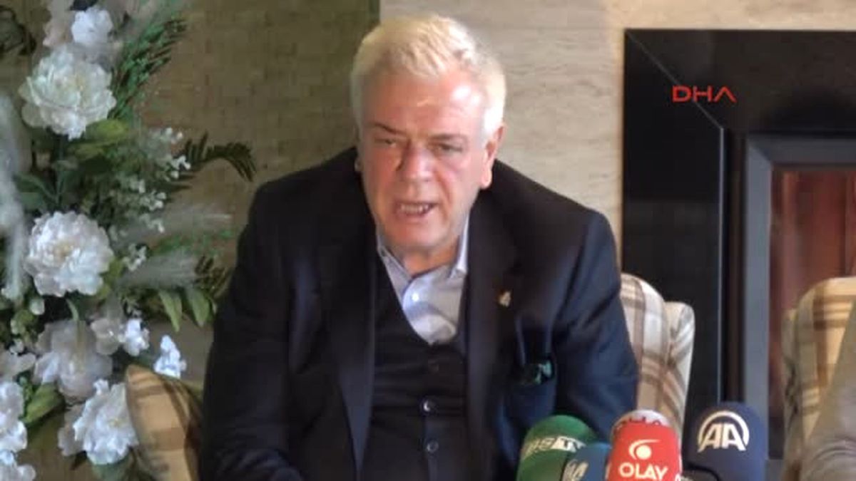 Bursaspor\'da Başkan ve Teknik Direktör Basın Toplantısında Konuştu