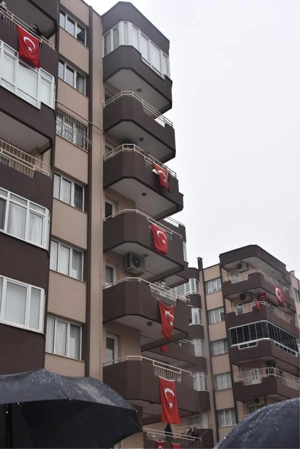 El Bab Şehidi Astsubay Furkan Yavaş\'ı, Ailesi El Ele Uğurladı (2)