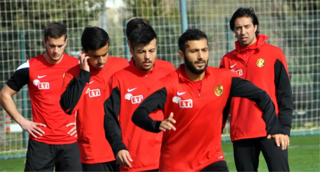 Eskişehirspor\'da Kamp Başlıyor