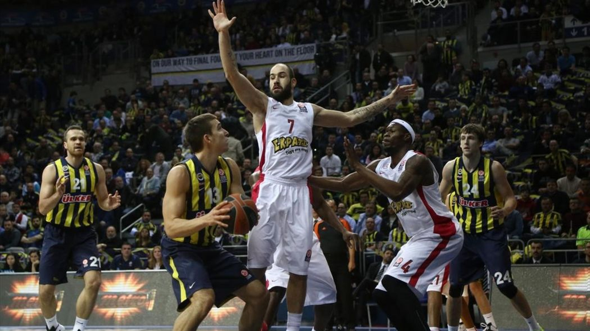 Fenerbahçe, İlk Devreyi Yunanistan\'da Bitirecek