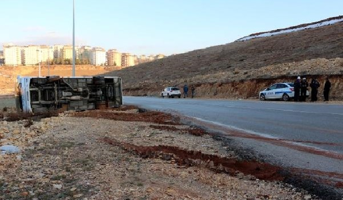 Gaziantep\'te PTT Servisi Devrildi: 6 Yaralı