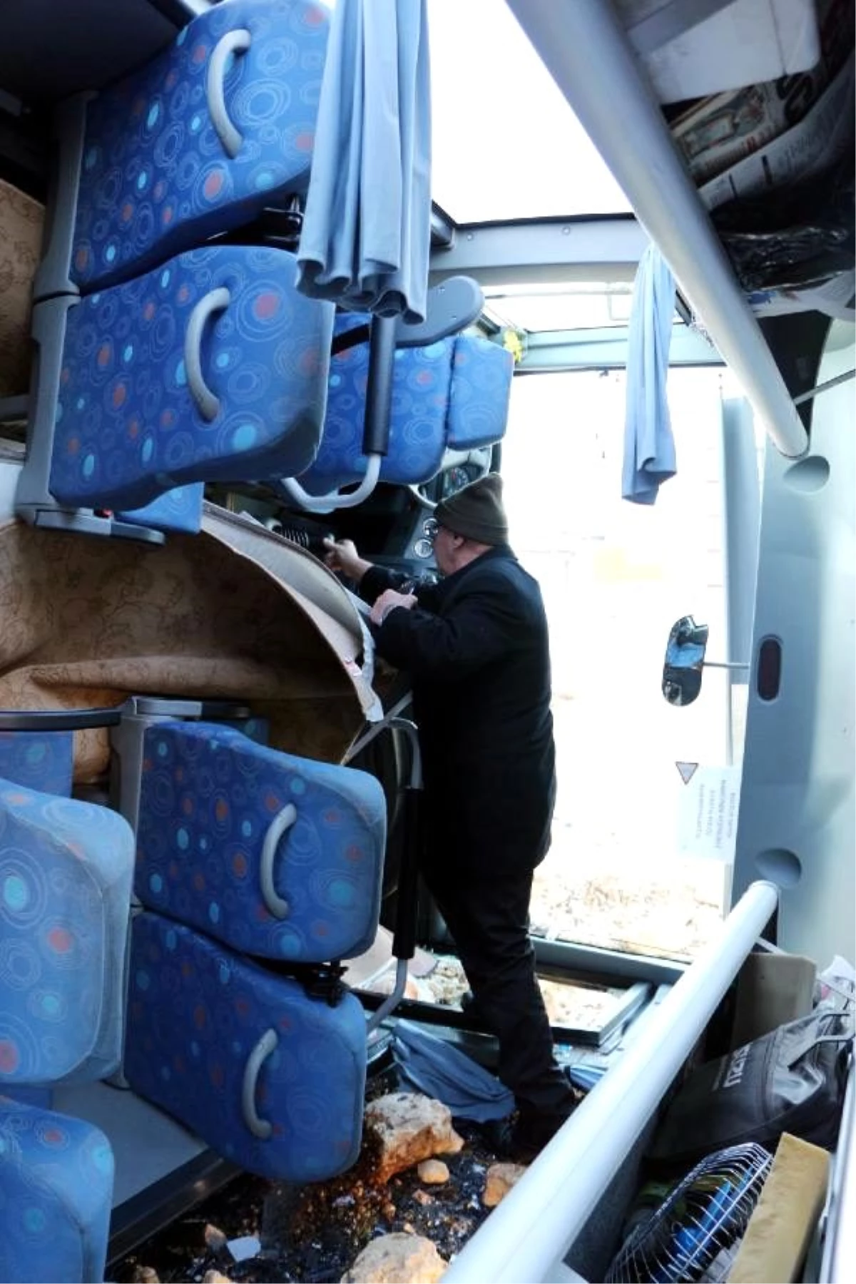Gaziantep\'te Servis Midibüsü Devrildi: 4 Yaralı