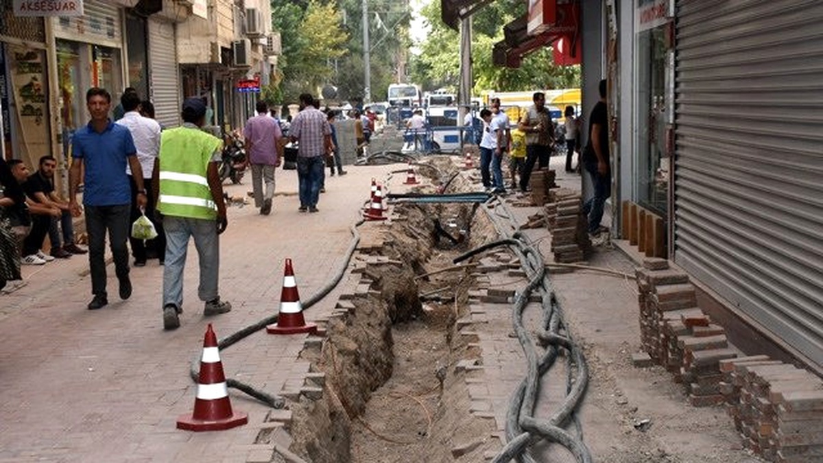 Hastanelerin Bulunduğu Alanda Elektrik Hatları Yeraltına Alınıyor