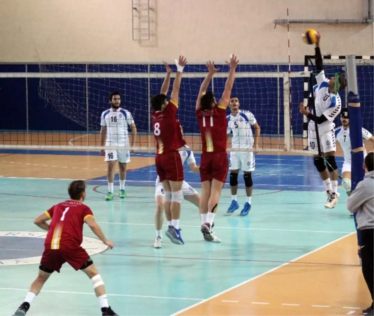 İstanbul Esenyurt Üniversitesi Voleybol Takımı 1. Lig\'de