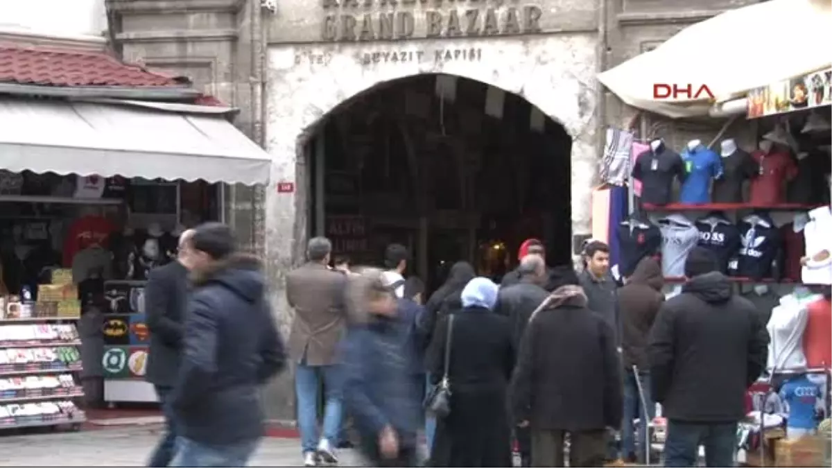 Kapalıçarşı\'da Karanlıkta Bekleyiş