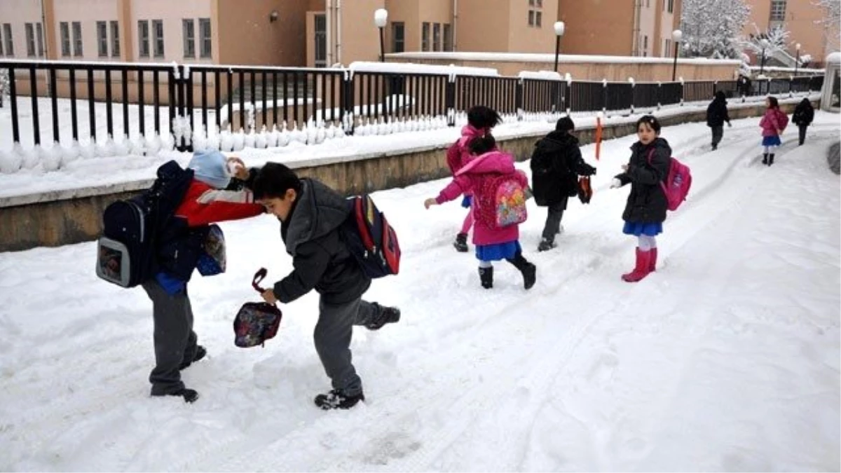 Karaman\'da Eğitime Kar Engeli