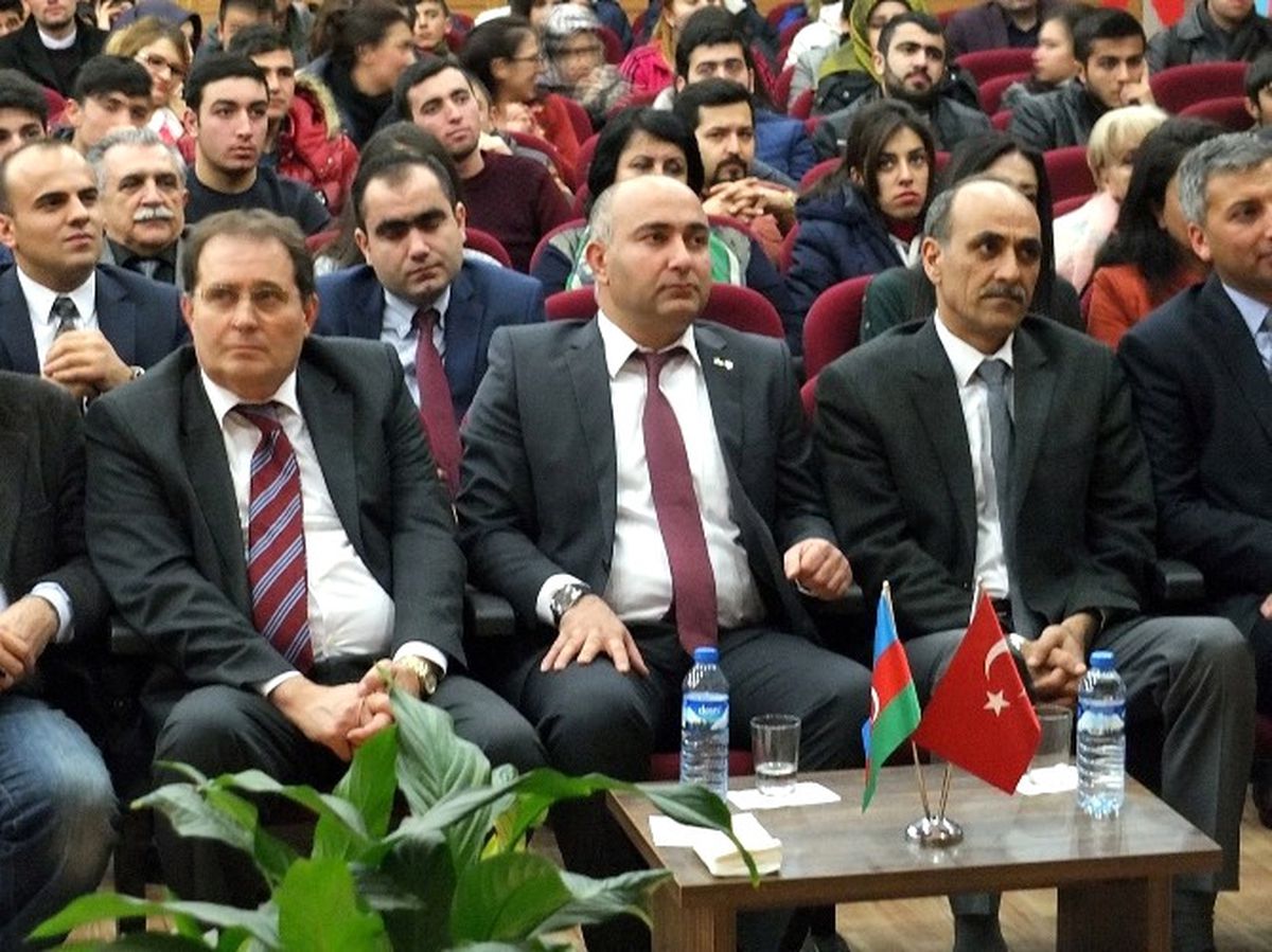 Kars\'ta "Dünya Azerbaycanlıları ve Haydar Aliyev"