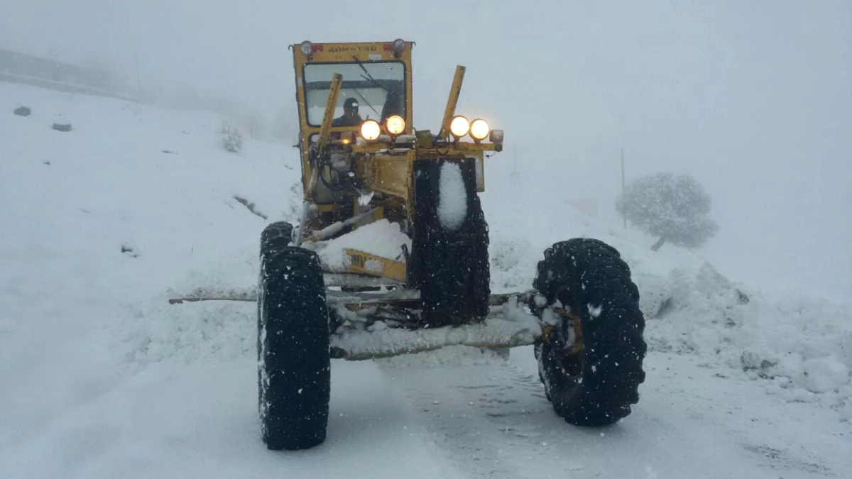 Kırsalda kapanan 55 mahalle yolu ulaşıma açıldı