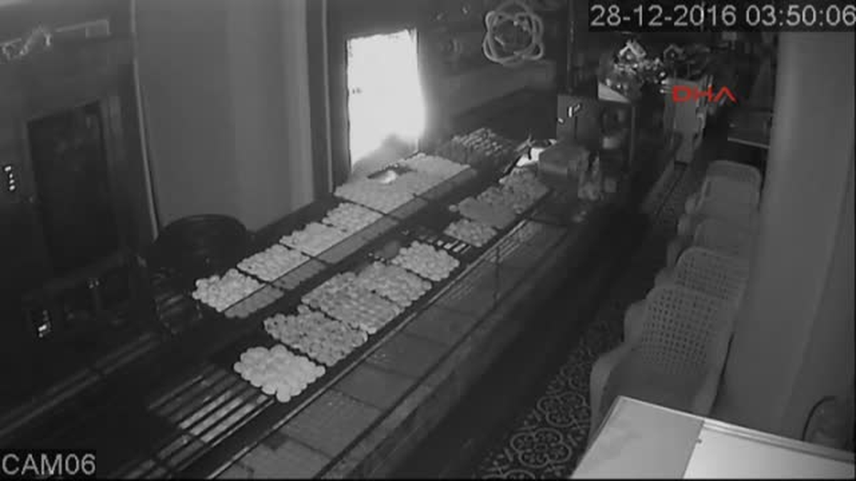Kocaeli Güvenlik Kamerasını da Çaldı
