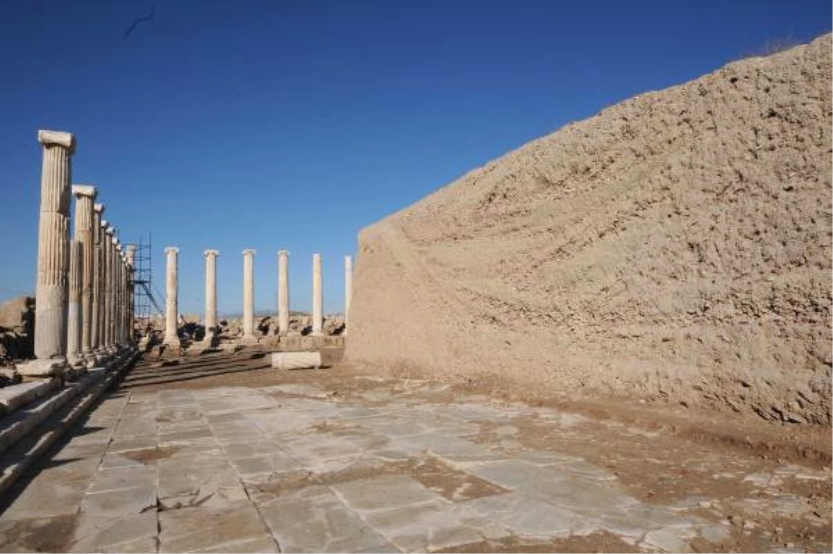 Laodikya\'da 7 Metrelik Tepenin Altından Kutsal Agora Çıktı