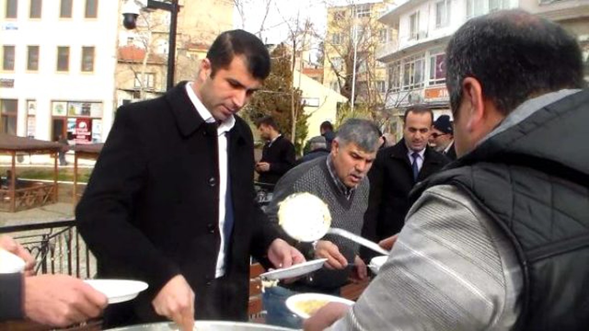 Mehmet Akif Ersoy\'u Anma Etkinliğinde 40 Kazan Pilav Dağıtıldı