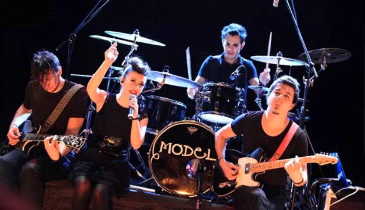 Model Grubu Dağıldı mı? Solist Açıkladı, Grup Üyeleri Yalanladı