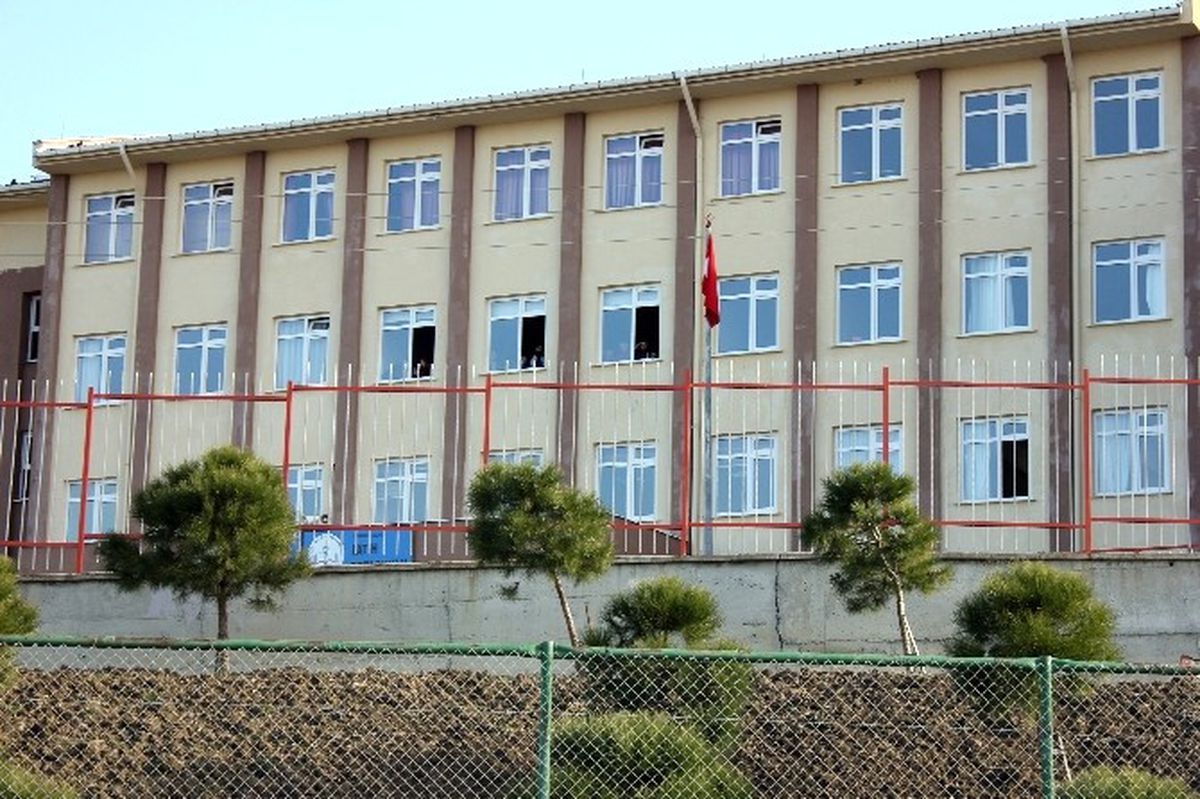 Silivri\'de İlkokul Öğrencilerinden Askerlere Destek