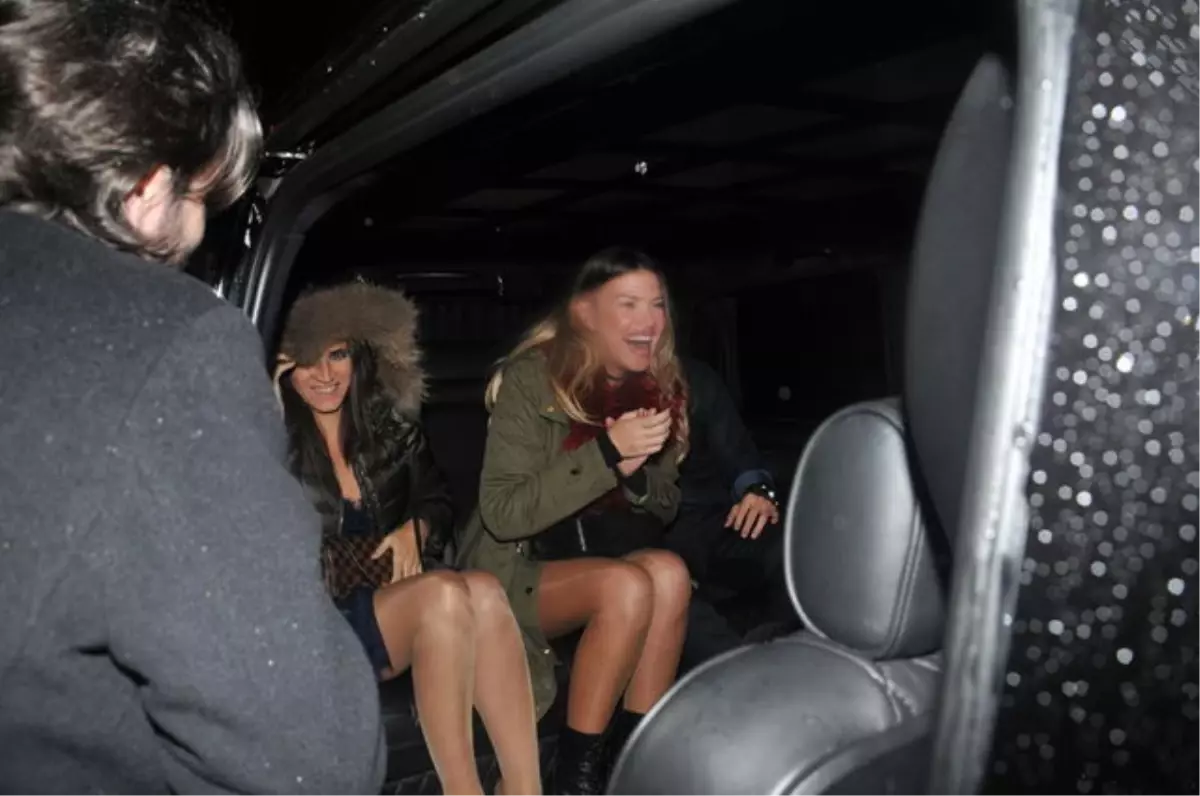 Sosyetik Playboy Baran Süzer, Yabancı Güzellerle Basıldı