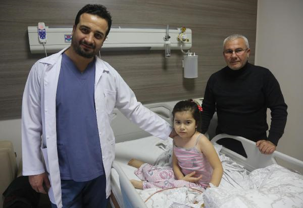 5 Yaşındaki Sena\'dan 3 Santimetre Böbrek Taşı Çıktı