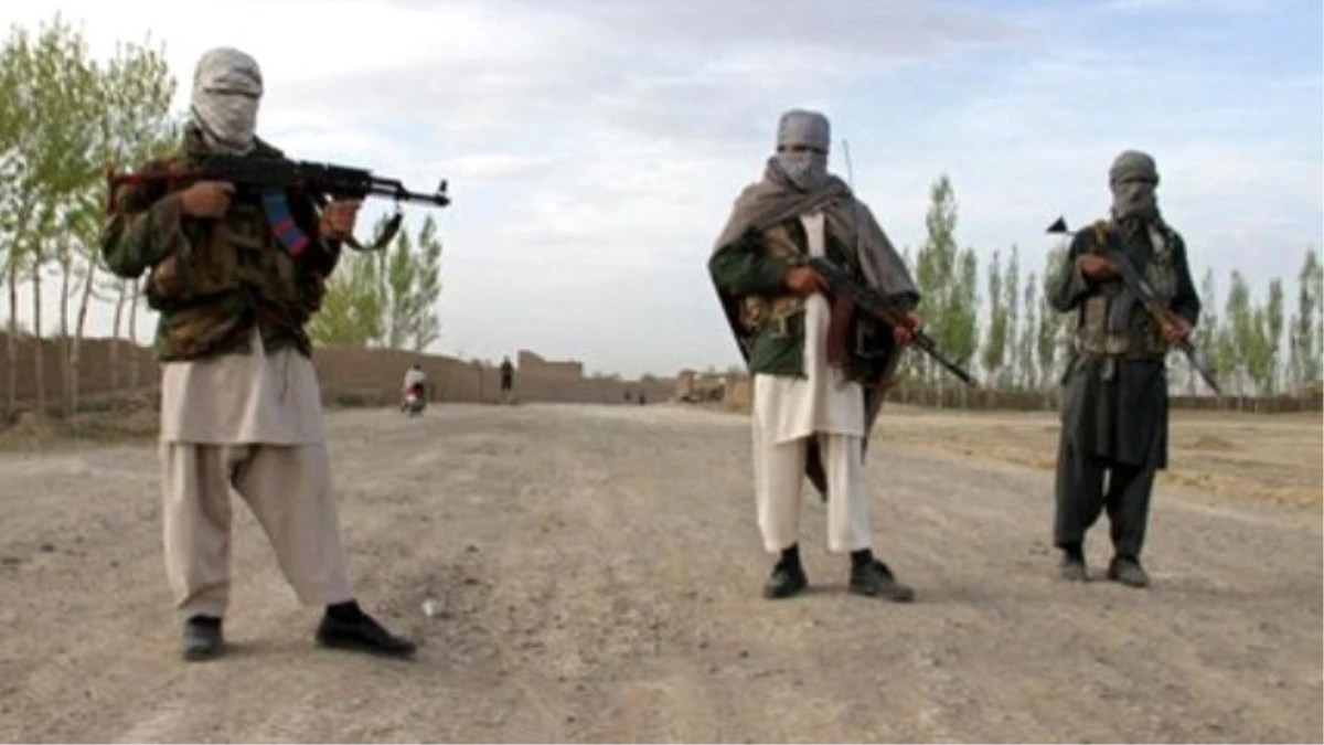 Afganistan\'da 16 Güvenlik Görevlisi Taliban\'a Katıldı