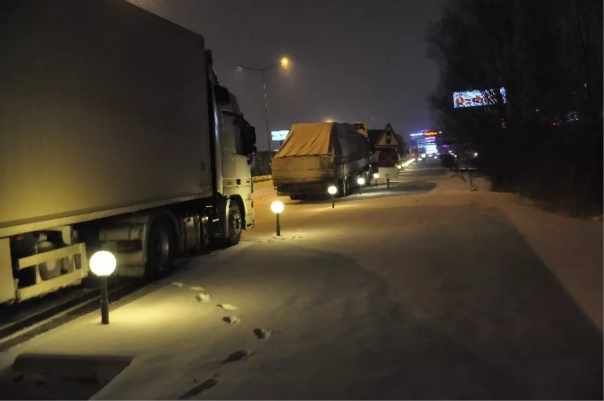 Afyonkarahisar\'da Kapanan Yollar Trafiğe Açıldı