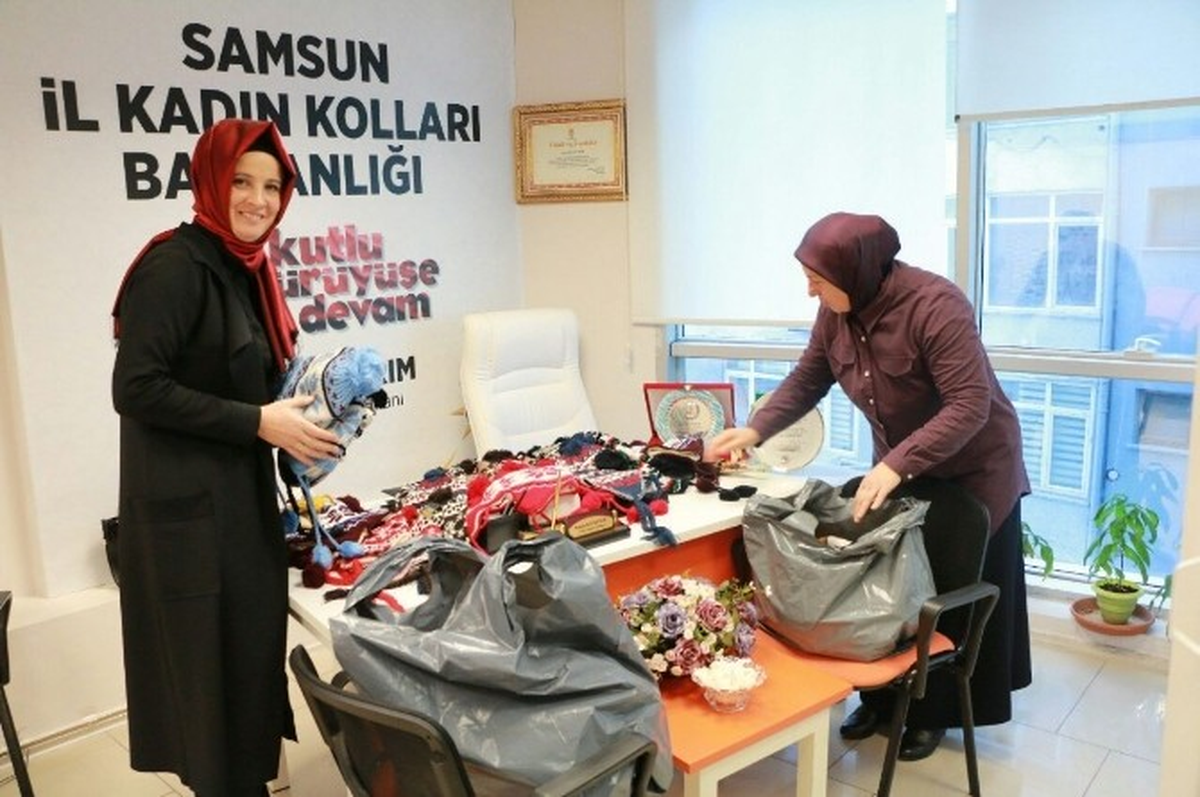 Ak Kadınlardan Küçük Yürekleri Isıtan Proje