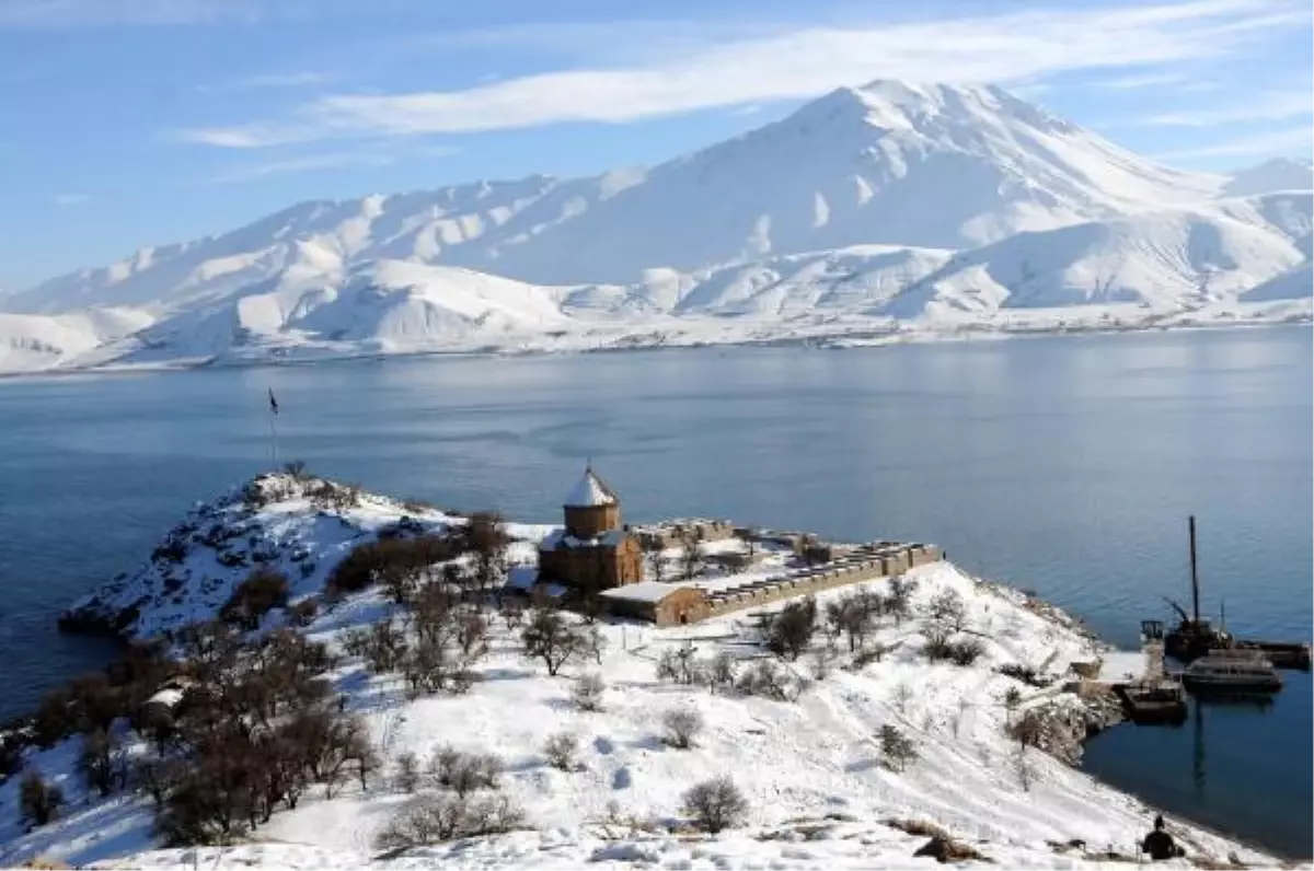 Akdamar Adası\'na Yeni İskele