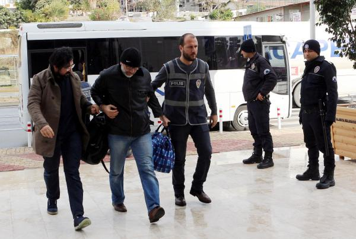 Alanya\'da Fetö\'den Gözaltına Alınan 22 Şüpheli Adliyede