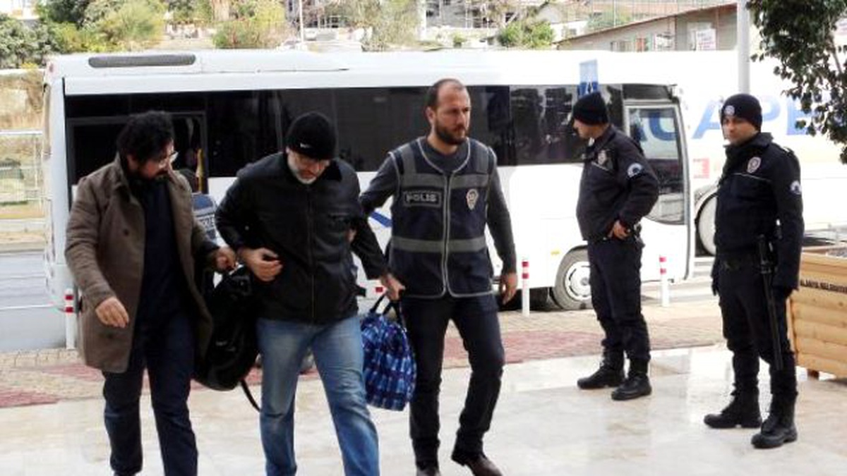 Alanya\'da Fetö\'den Gözaltına Alınan 22 Şüpheli Adliyede
