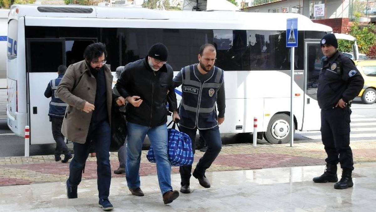 Alanya\'da Fetö\'den Gözaltına Alınan 26 Şüpheli Adliyeye Sevk Edildi