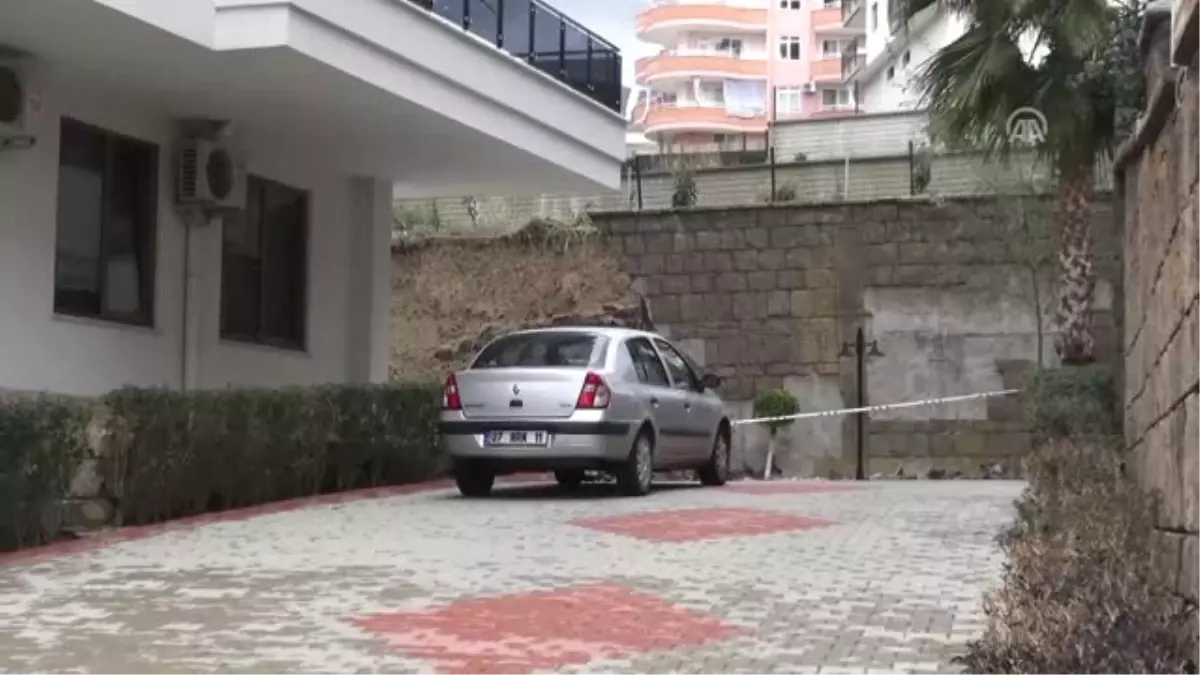 Alanya\'da Sağanak Nedeniyle Istinat Duvarı Çöktü