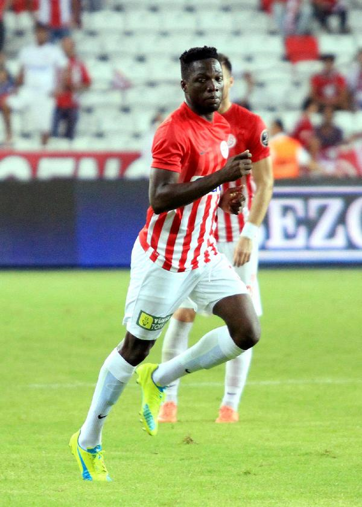 Antalyaspor, İnkoom ve Rennie ile Yollarını Ayırıyor