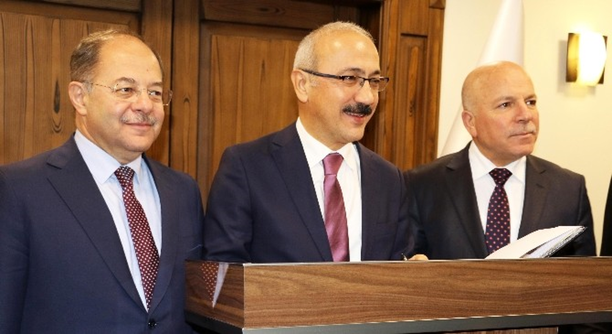 Bakan Elvan Türkiye\'de Yatırım Birincisi Olan Sekmen\'i Tebrik Etti