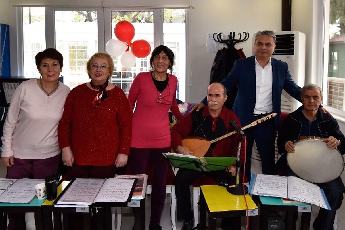 Başkan Uysal, Yaşlı Evi\'nde Yeni Yıl Kutlamasına Katıldı
