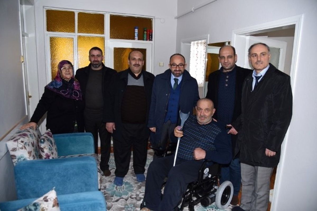 Başkan Üzülmez\'den Engelli Vatandaşlara Yeniyıl Hediyesi