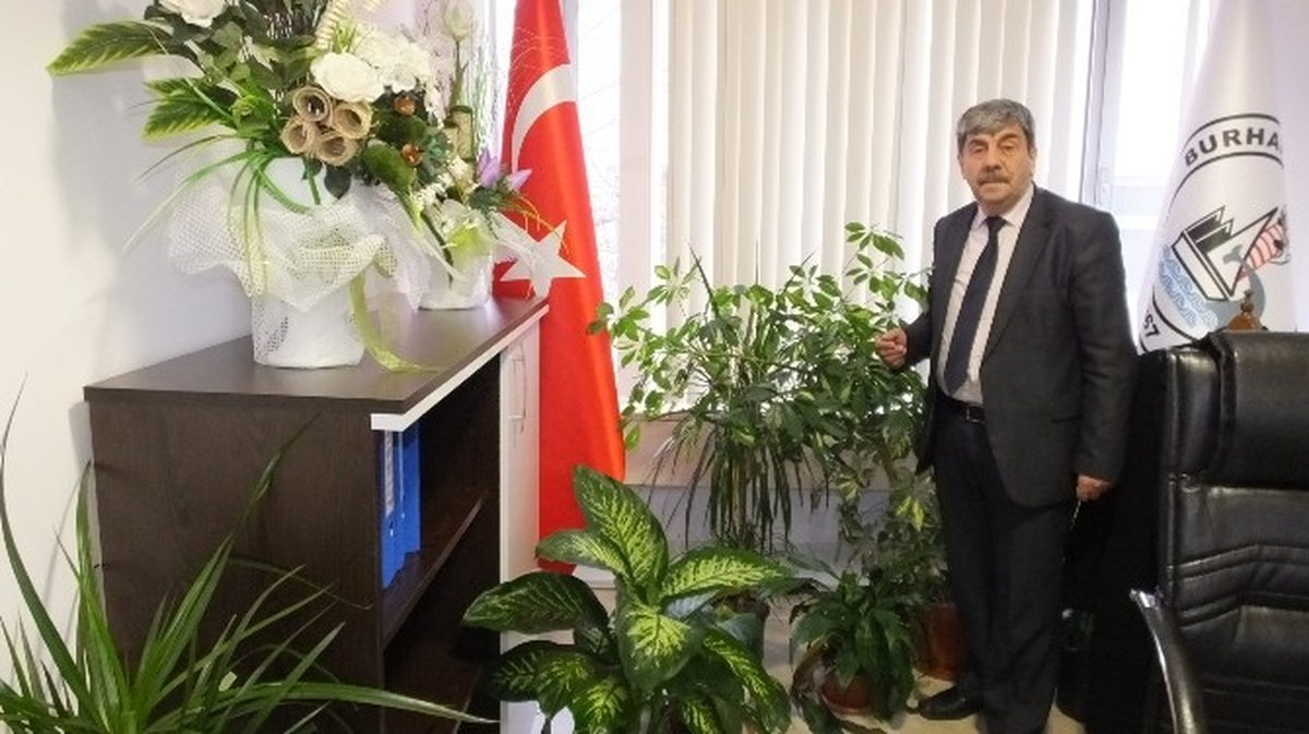 Başkan Yardımcısı Odasını Çiçek Bahçesine Çevirdi