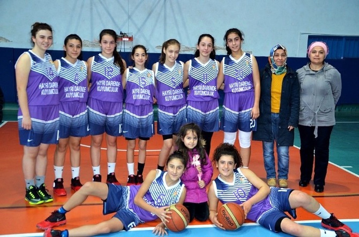 Basketbol U-16 Yıldız Kız Mahalli Lig Maçları Tosya\'da Devam Ediyor