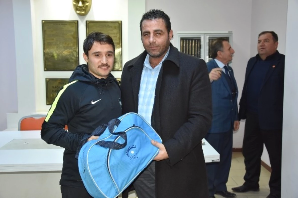 Büyükşehir Belediyesi\'nden Malkara 14 Kasım Spor Kulübü Futbol Takımına Malzeme Desteği