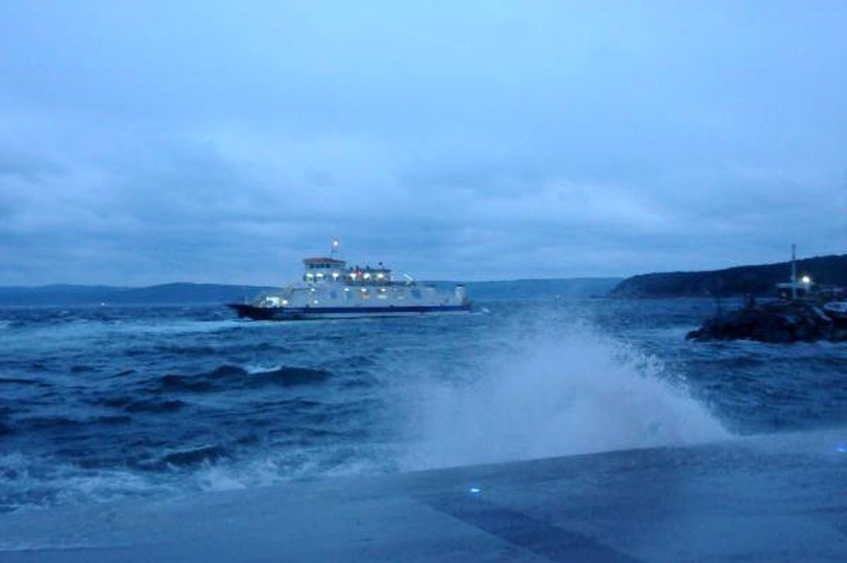 Çanakkale\'de Fırtına Deniz Ulaşımını Vurdu