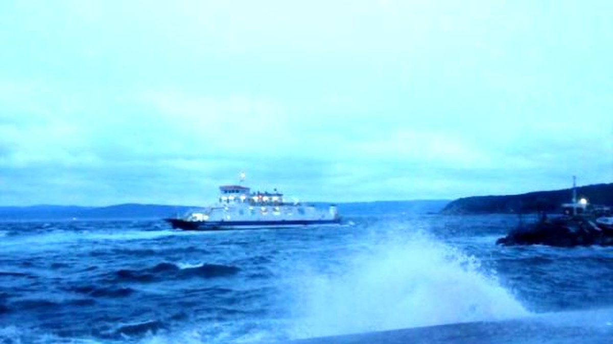 Çanakkale\'de Fırtına Deniz Ulaşımını Vurdu