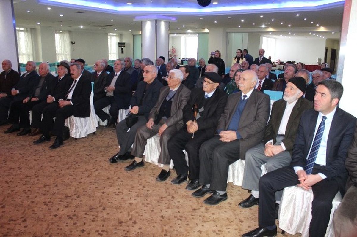 CHP İl Başkan Enver Kiraz Emektarlara Onur Belgesi Verdi