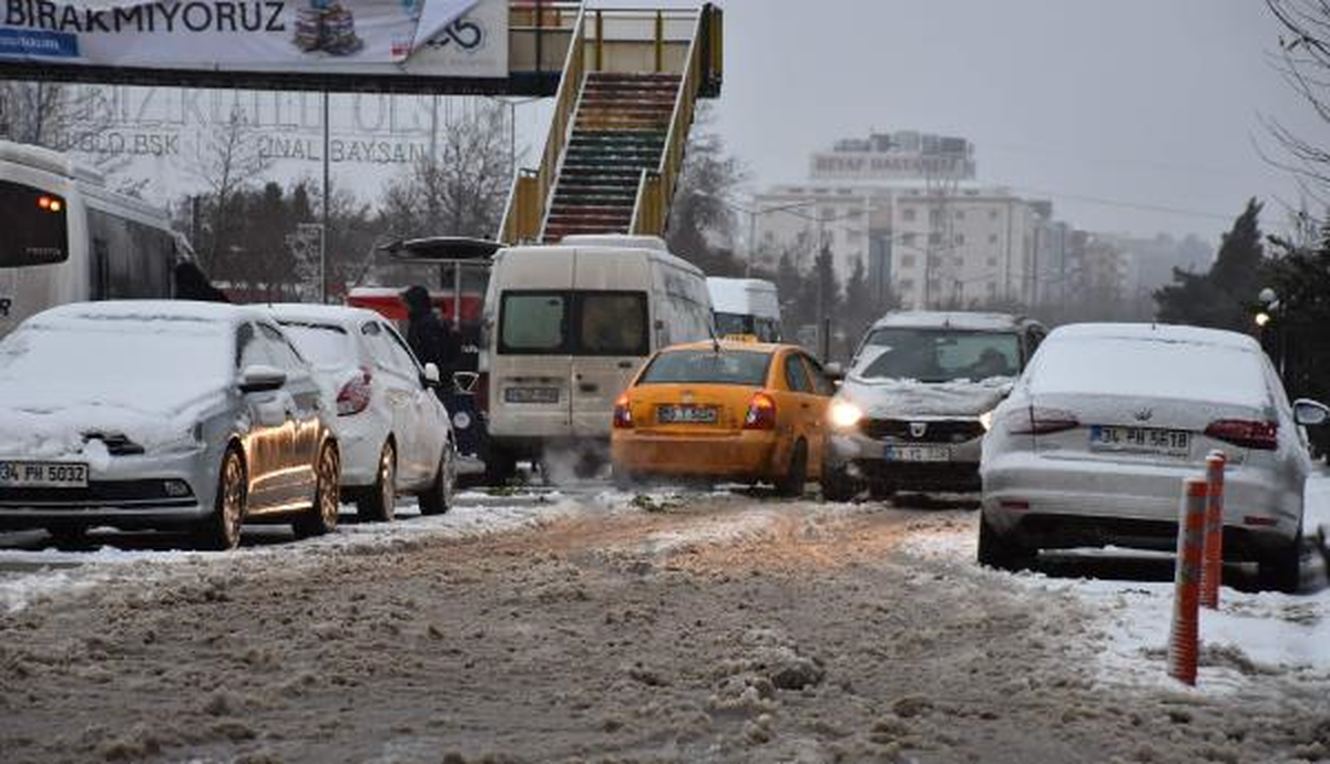 Çorlu\'da Kar Nedeniyle Eğitim Uçuşları İptal Edildi